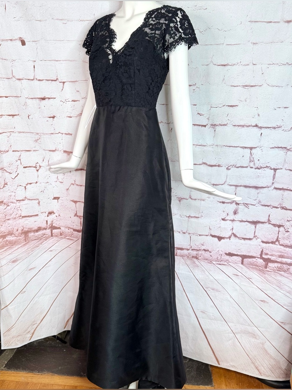 NOIR by Lazaro Black Chantilly Lace Silk Organza Formal Evening Gown Size 12 - Picture 16 of 16